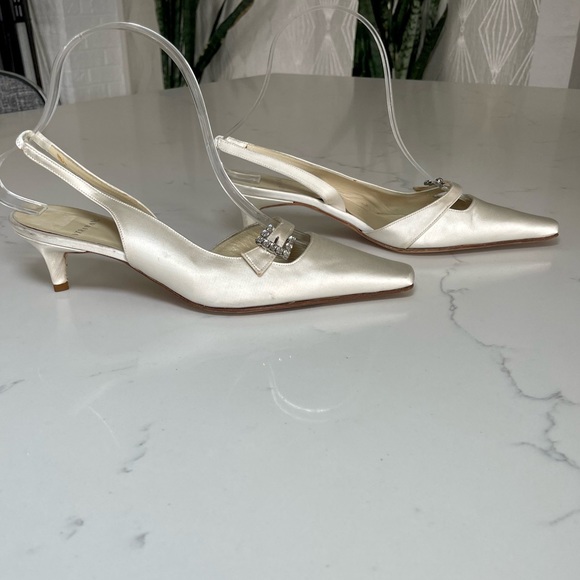 Vera Wang Wedding Satin Kitten Heels - Picture 2 of 10